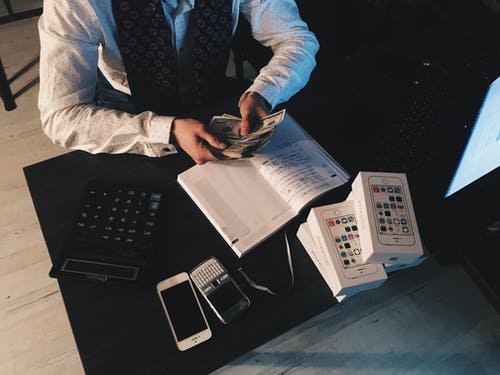Trápí vás exekuce a těžká životní situace spojená s nepříznivou finanční situací? Najděte cestu ven!